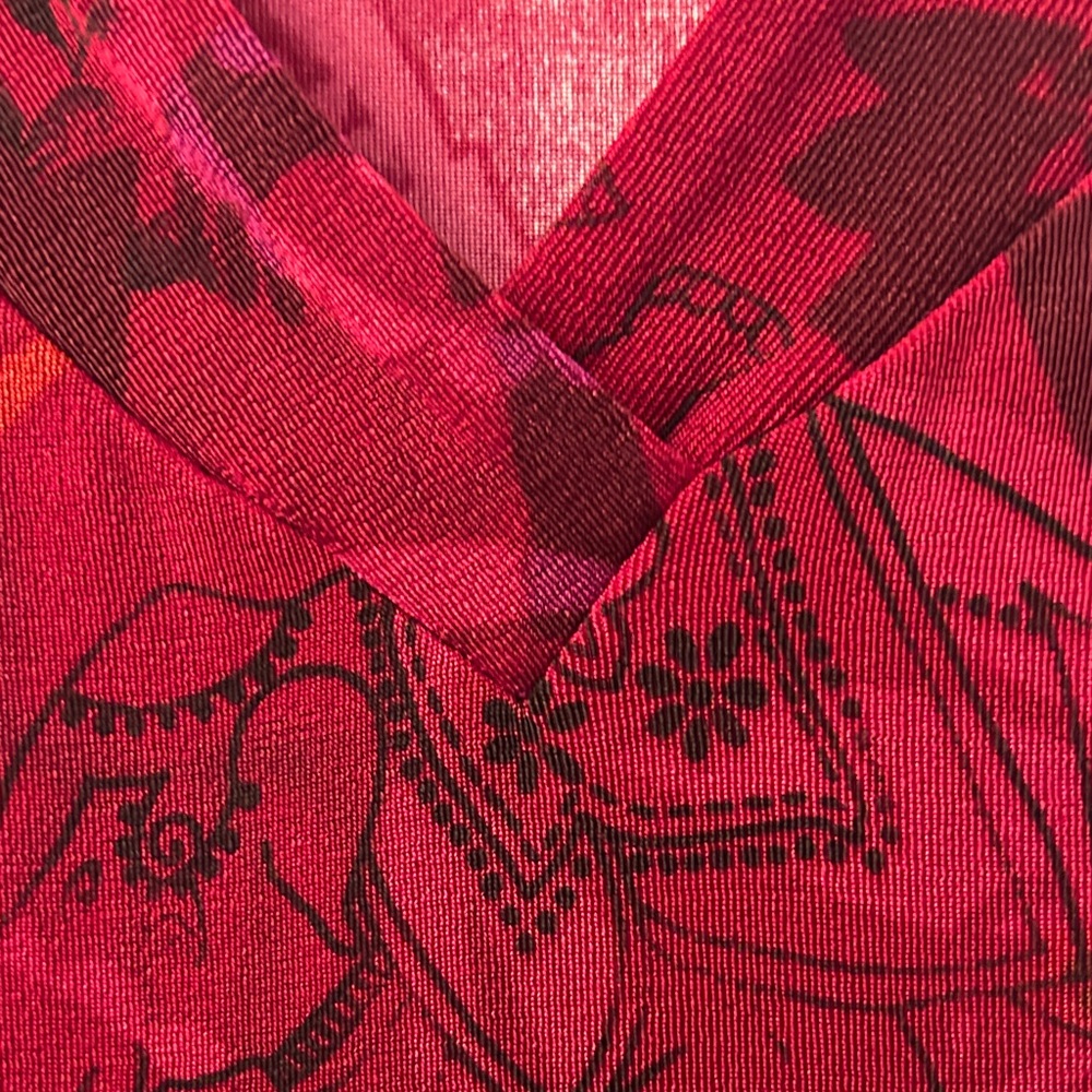 Chic Maroon Patterned Blouse - Picture 3 of 4